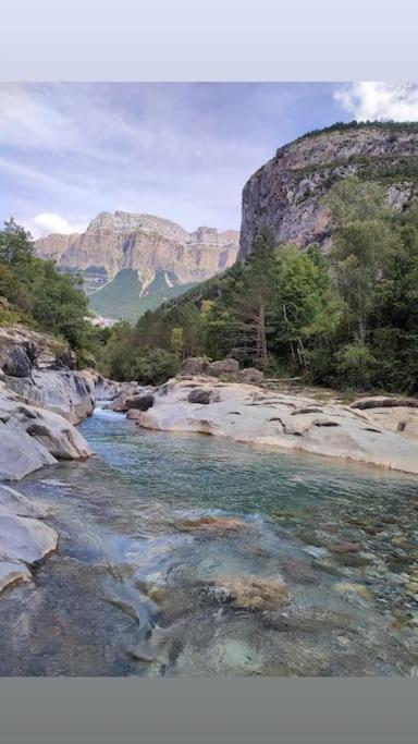 Con Vistas Al Parque Nacional De Ordesa Y Monteperdido Torla